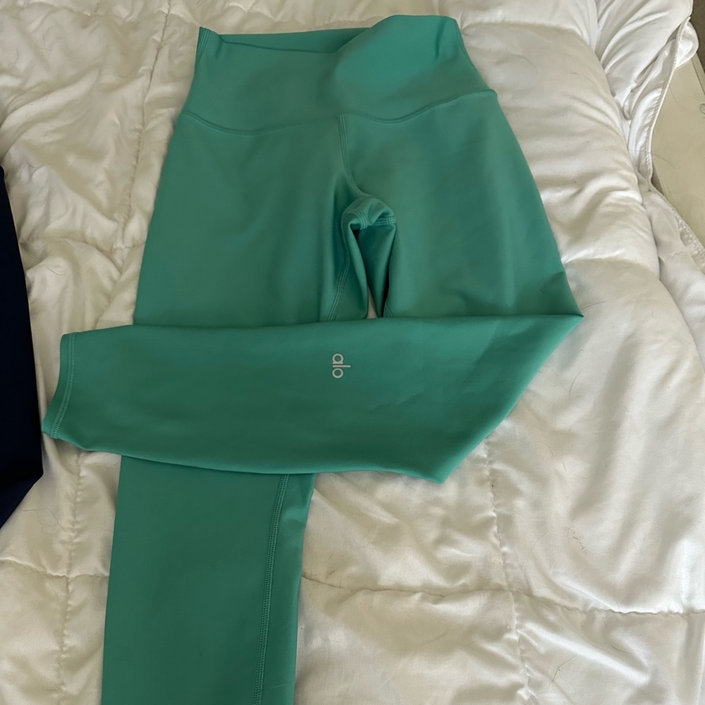 Alo sea foam green air lift leggings